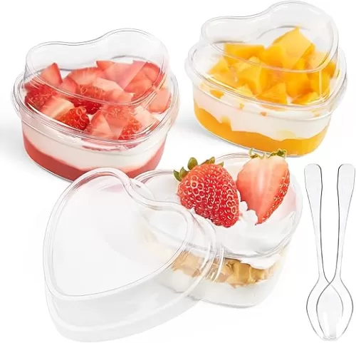 Qeirudu 50 Pack 5 oz Heart Shaped Dessert Cups with Lids and Spoons, Mini Dessert Shooter Cups Cute Plastic Parfait Cups for Party Serving Cheesecake Mousse Pudding