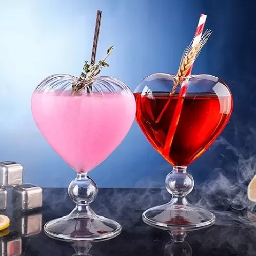 Heart Shape Cocktail Glasses, 2 Pack 240ml Unique Wine Glasses with Glass Straws and Light Heart, Creative Martini Glasses, Clear Love Cocktail Stemware, for Ladies Night Party Home Bar, Not Straw