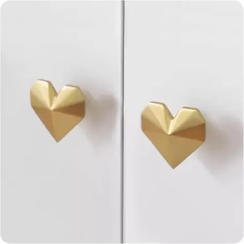 WAYUTO 2PCS Heart Shaped Cabinet Knobs Dresser Knobs Brass Door Knobs Closet Handles Pull Wardrobe Cupboard Furniture Hardware for Kitchen Bathroom Home