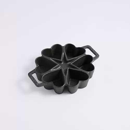 Martha Stewart Martha 6-Cup Heart Shaped Pre-Seasoned Cast Iron Mold Pan