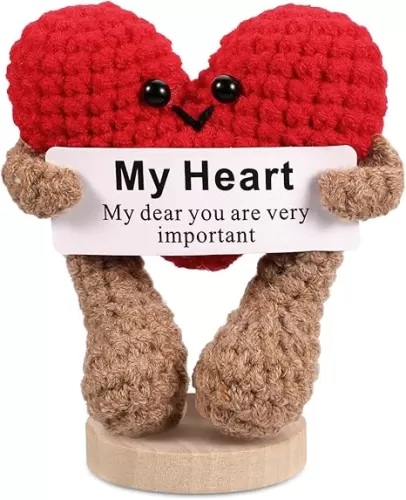 Positive Heart Crochet Doll with Base, Emotional Support Love Heart with Positive Card Cure Crocheted Doll, Knitted Dolls Plush Cheer Up Xmas Decor, Birthday Party Gifts for Lovers Friends
