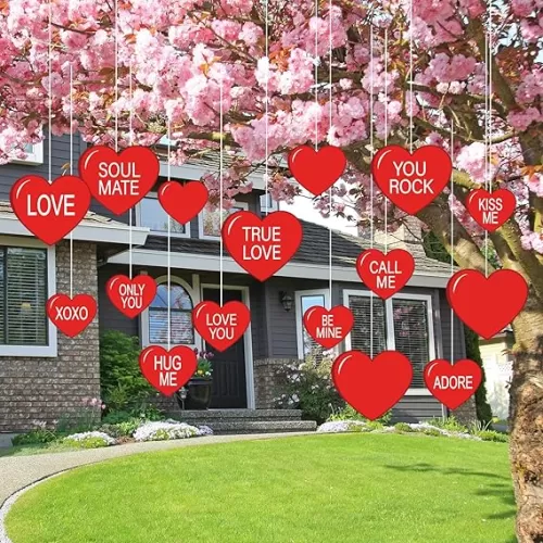 Whaline Valentine's Day Hearts Lawn Hanging Ornaments 3 Sizes Outdoor Conversation Heart Shaped Plastic Label Tag with String for Wedding Yard Sign Lawn Porch Tree Craft Gift Decoration，16Pcs