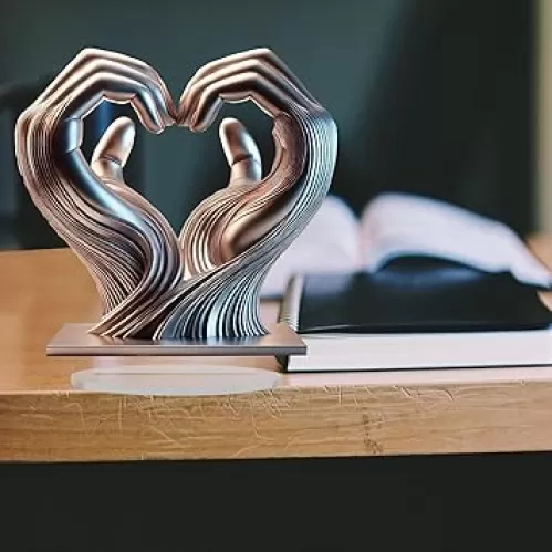 Hand Heart Decoration, Acrylic Heart Statue, Creative Desktop Ornament, Silver Heart-Shaped Hands Sculpture for Shelf Coffee Table Bedroom, Bookshelf, Small Ornament Home Decoration (Silver)