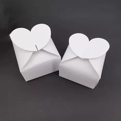 JINLYXHUI 50Pcs Candy Paper Boxes Candy Gift Boxes for Wedding Baptism Birthday Party Decorations (Heart-shaped, White)