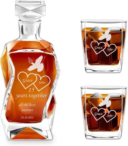 Maverton Whiskey decanter with 2 glasses for couples - Personalized liquor dispenser - Whisky carafe - For wedding - Customized accessory for newlyweds - For Anniversary - HEARTS