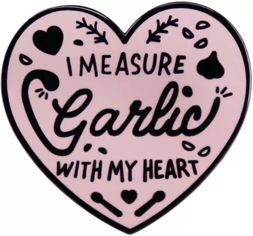 I Measure Garlic With My Heart Heart-shaped Enamel Lapel Pin Metal Badge Brooch For Backpacks
