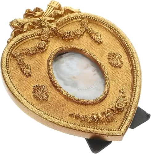Vintage Heart Shaped Picture Frame Antique Photo Display Decor for Commemorative Photos for Desk Wall Mounting Elegant Retro Style