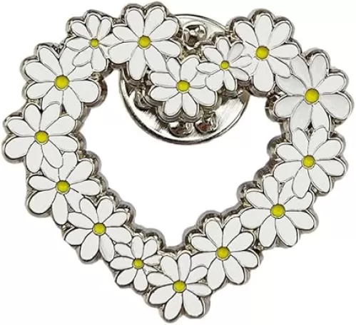 Enamel Pin, Heart-Shaped White and Yellow Daisy Badge, Romantic Pure Brooch, Pin for Birthday Wedding Anniversary Memorial Day Funeral Social Charity Party, DIY Accessory