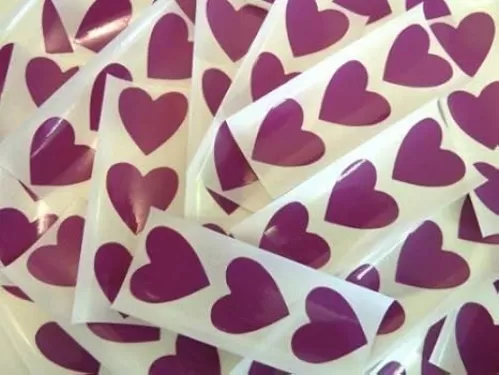 28X28mm Heart Shaped Coloured Plastic Seal Stickers Durable Sticky Vinyl Labels Mixed