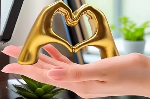 Small Gold Heart Hands Statue Decor Golden Modern Abstract Love Finger Statues for Living Room Bedroom Bookshelf Coffe Table and Office Desk Table