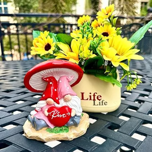 Garden Pink Tiny Gnome Couple Statue with Red Heart Mushroom Funny Outdoor Resin Figurines Home Decorations Valentine’s Day Housewarming Ornament Gift