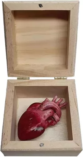 JSBWSFA 1 Pcs A Heart in a Box 3D Heart-Shaped Gift Handmade Carved Heart Shape Gifts Express Your Love to Lovers I Give You My Heart Valentine's Day Best Presents for Wife Heart Ornament (Log Color)