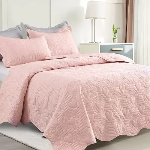King Size Quilt Set 3 Pieces, Soft Lightweight Summer Bedspread, Reversible Microfiber Bed Coverlet for All Seasons, Light Pink, Heart Pattern (1 Quilt, 2 Pillow Shams)