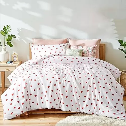 Nayoroom Heart Comforter Set Queen Size Kawaii Red Heart Pattern Comforter Kids Girls Cute Heart-Shaped 3Pcs Soft Lightweight Bedding Set for All Seasons (1 Comforter, 2 Pillowcases)