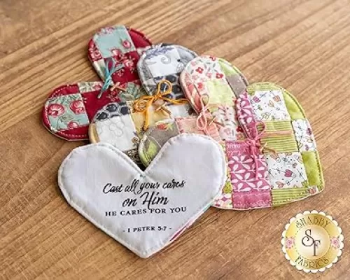 Shabby Fabrics Patchwork Heart Pocket Prayer Quilt Panel (Natural)